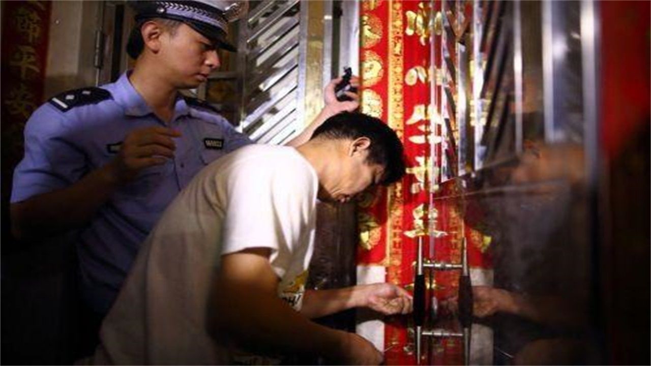 大山乡请开锁师傅开了锁后，师傅为什么一般都不进门，就算主人请也不进去？